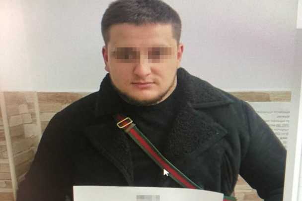 Кроме того, адвокат находит аргументы, которые опровергают возможные доводы обвинения, например, связанные с возможностью побега или влиянием на свидетелей. Также важно показать, что обвиняемый готов соблюдать все условия домашнего ареста и будет находиться под постоянным контролем, если это необходимо.