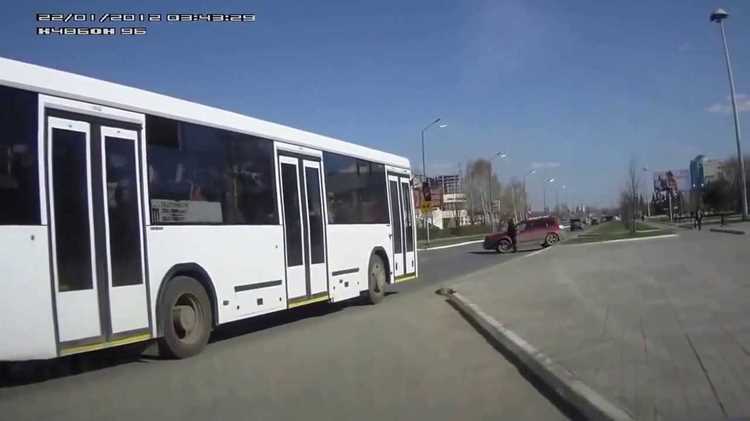 Особенности движения на городских улицах с множественными полосами