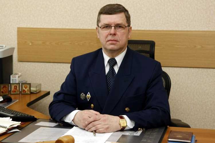 Председатель арбитражного суда округа что делает